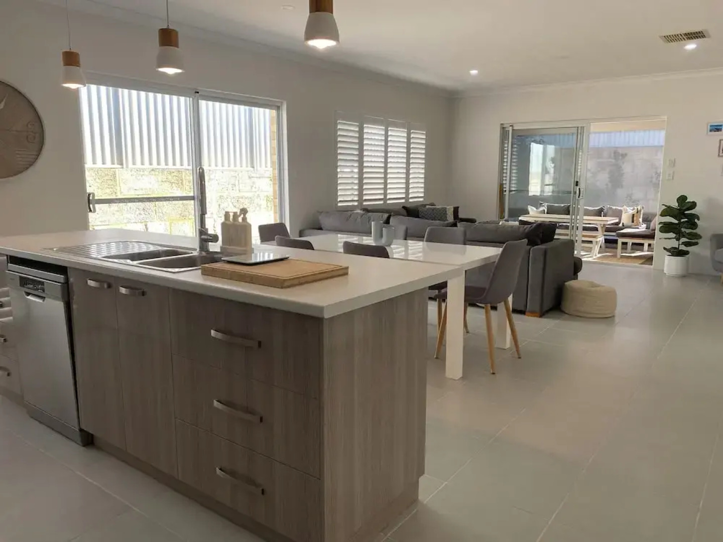 Alkimos Beach Family Accommodation