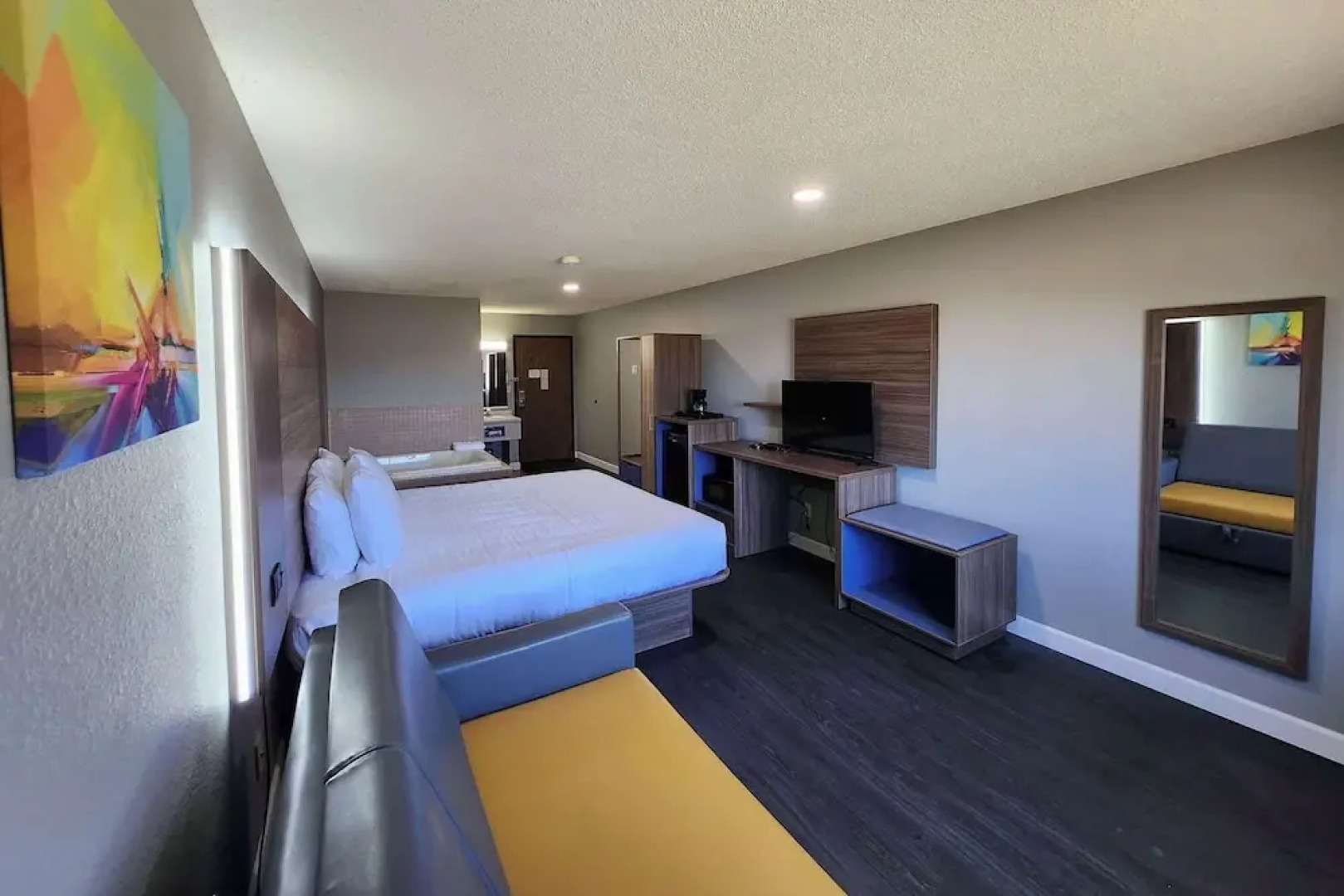 Super 8 by Wyndham Hayward WI