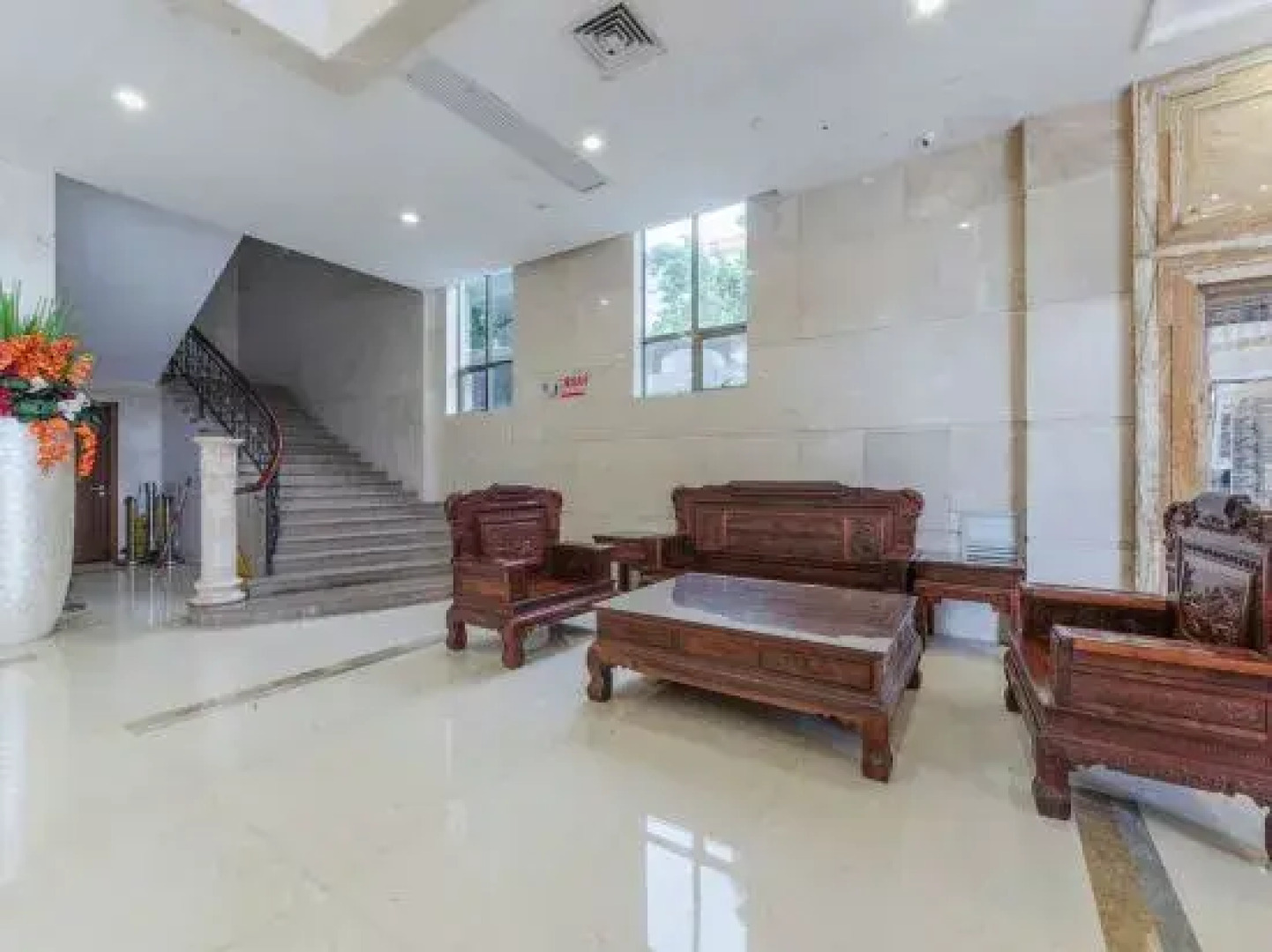 Yangjiang Yintai Hotel (Baili Plaza Branch)