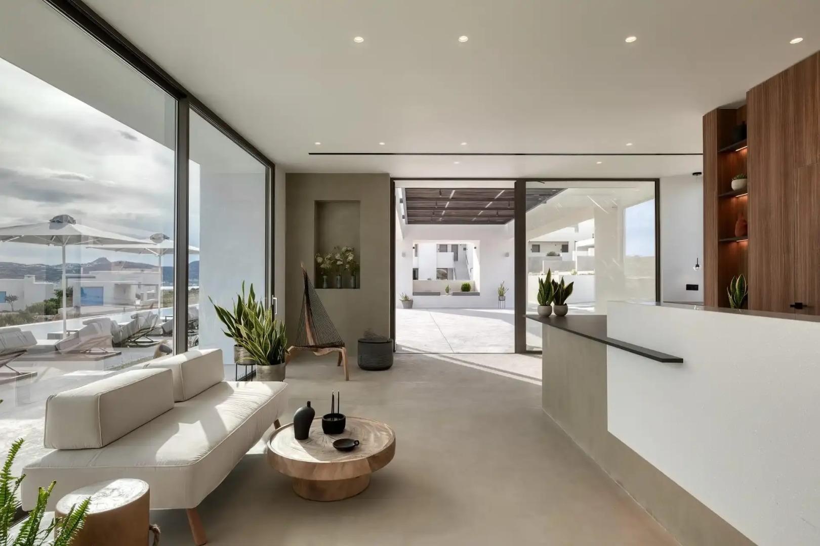 White Coast Pool Suites