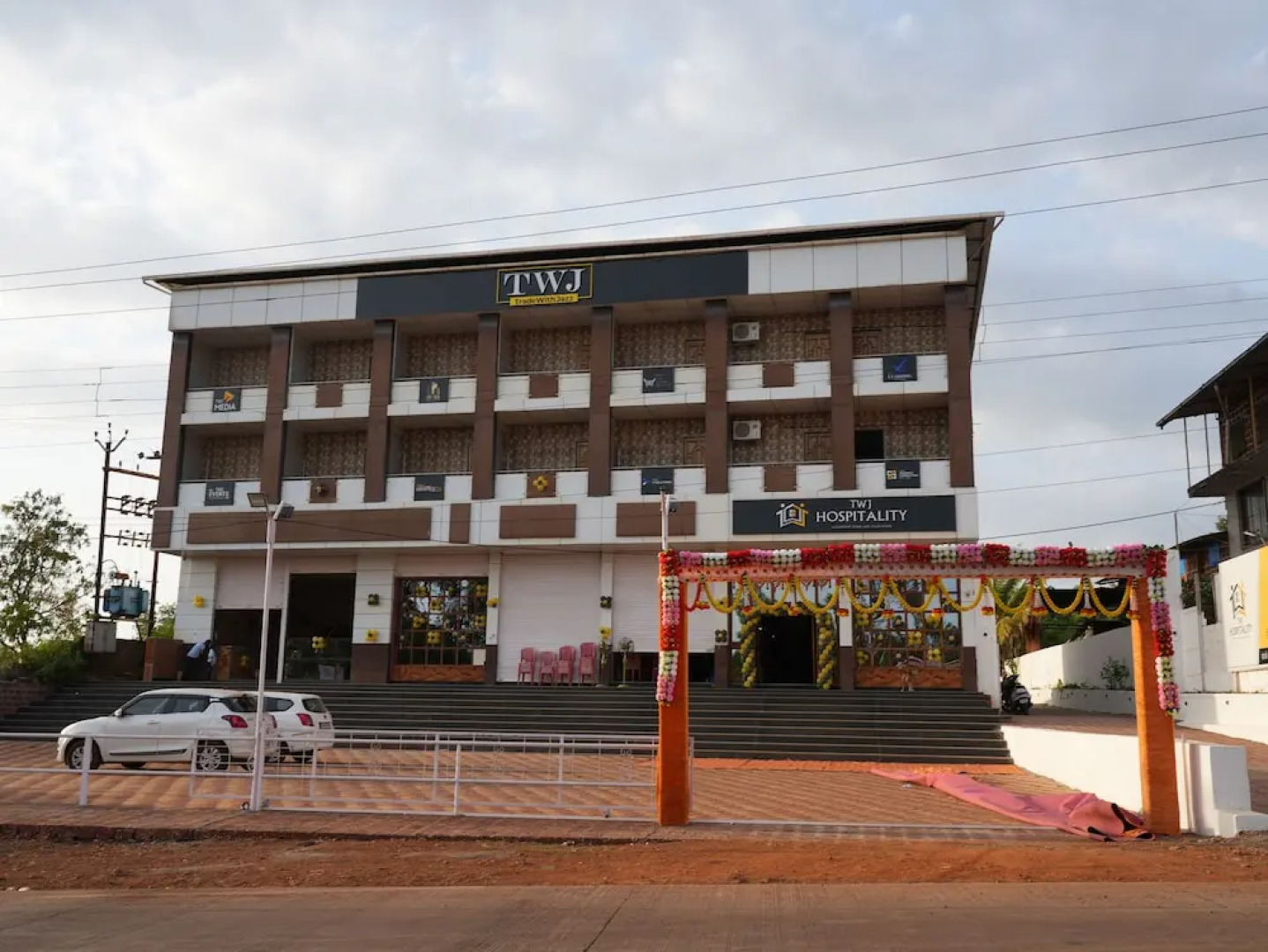 Hotel Nakshtra, Shrungartali