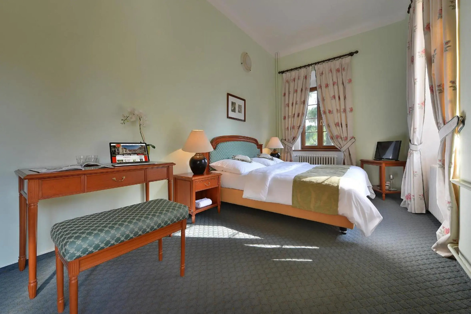 Maximilian Lifestyle Resort