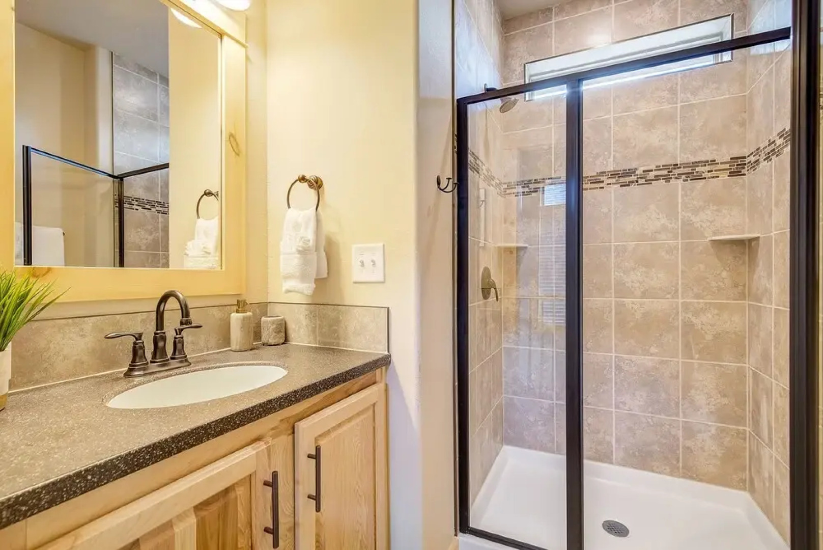 Modern Mountain Home Near Fraser River