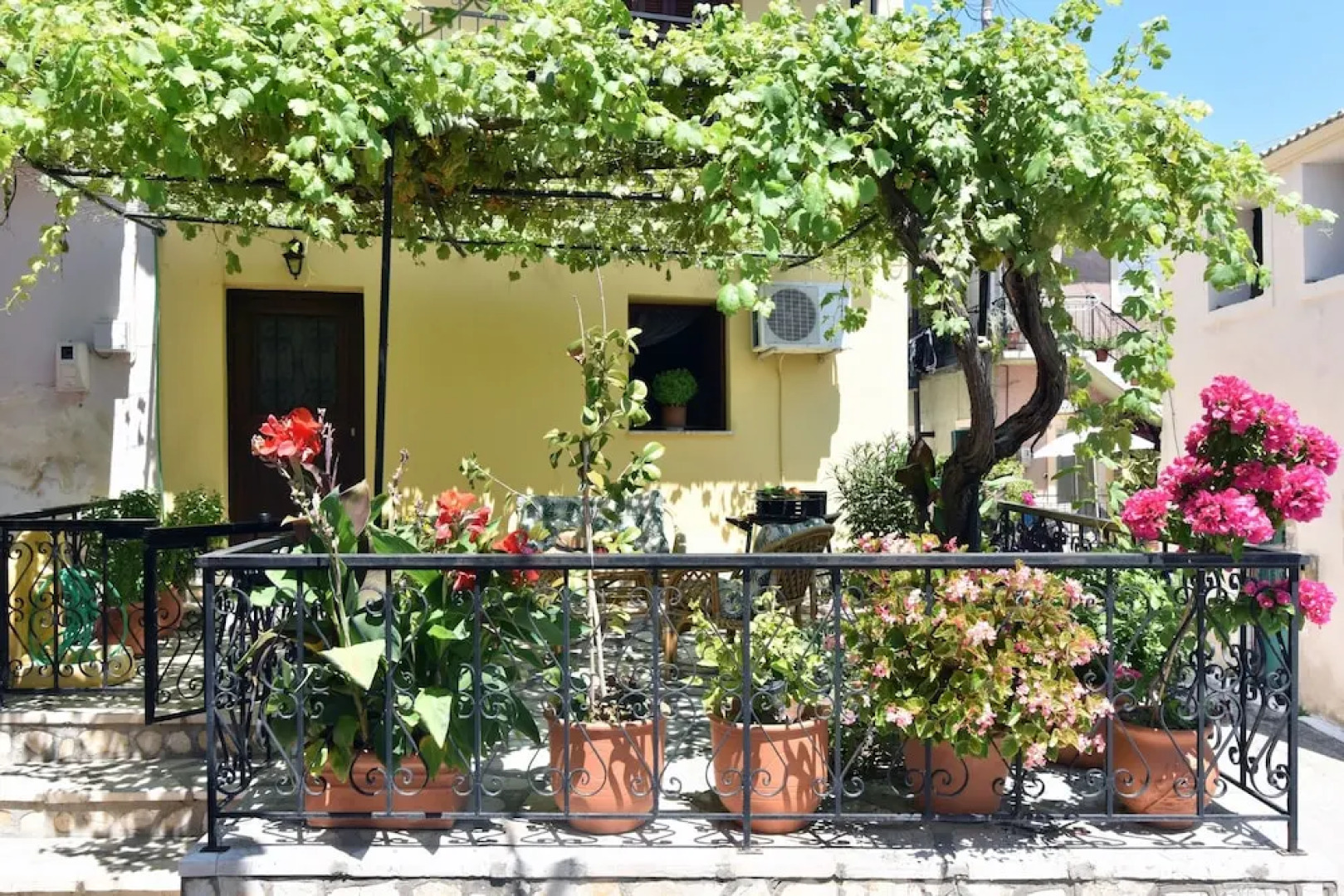Traditional Greek Maisonette Antiperni