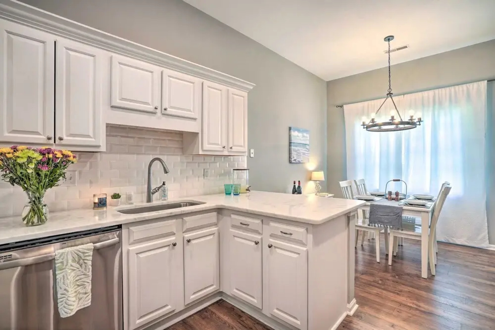 Modern Retreat - 4 Miles to Isle of Palms Beach!