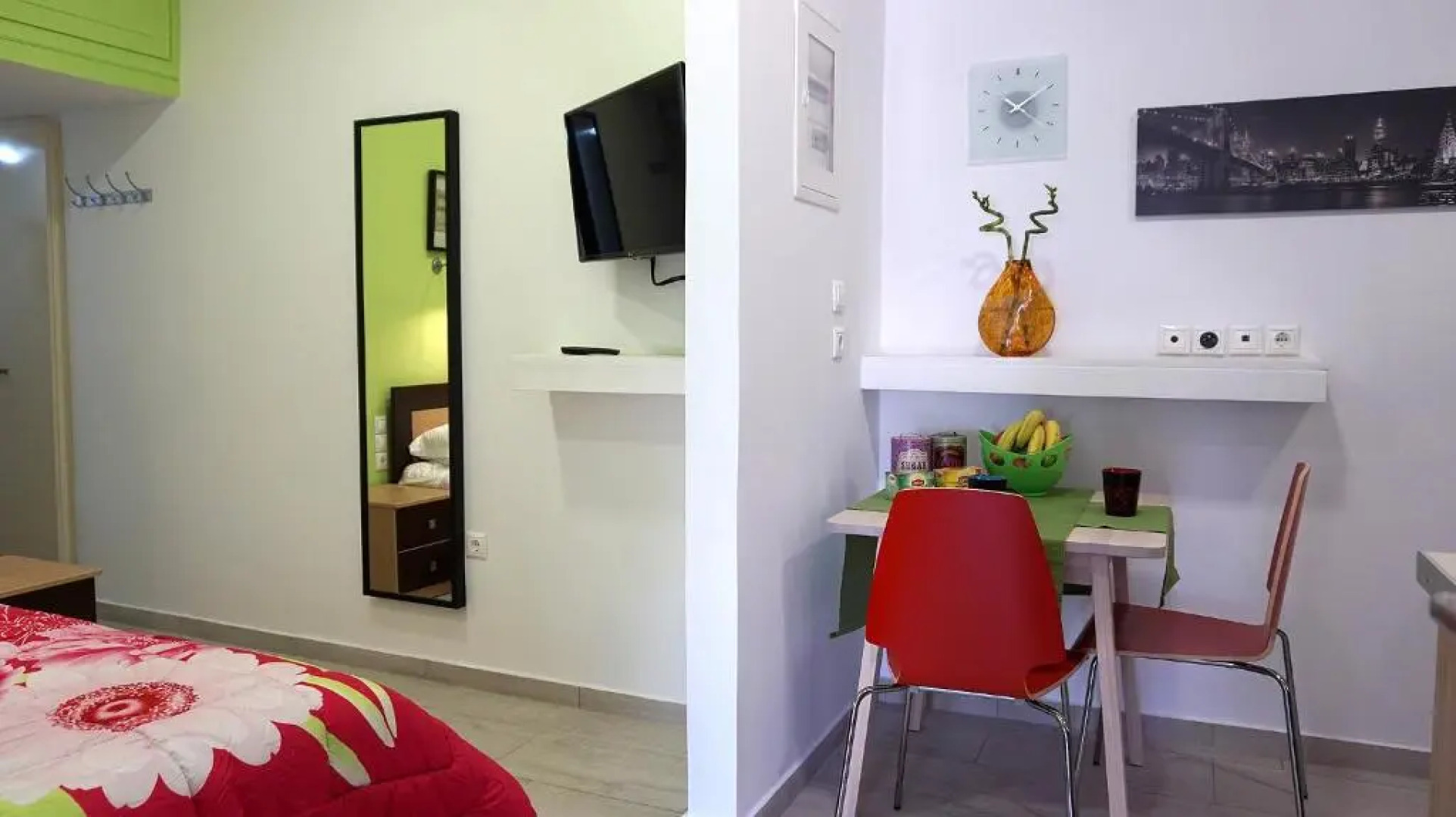 Luxury Studio 1.3 km from BEACH @ 1km from METRO