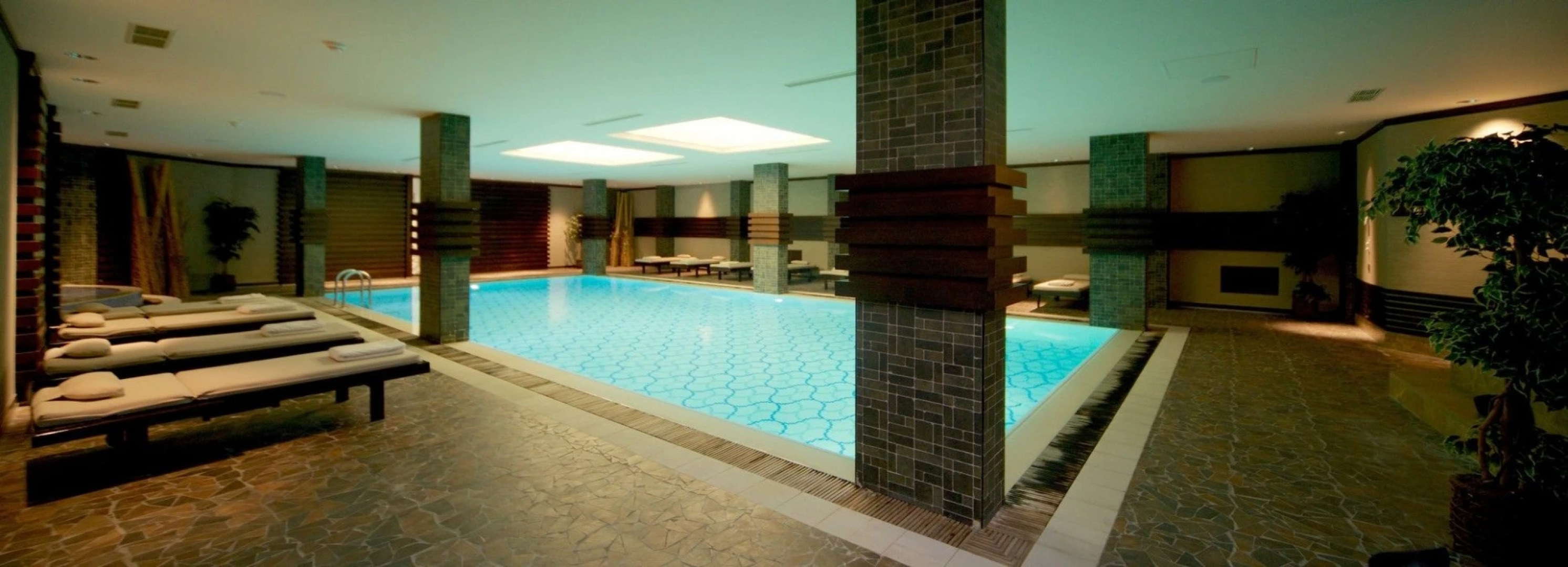 Angels Peninsula Hotel