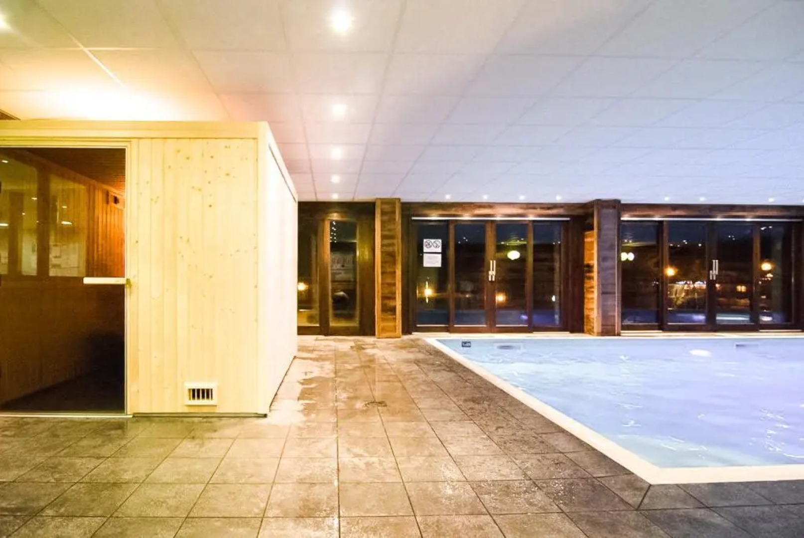 Penthouse 3-bedroom apartment, mountain views, large terrasse, piste access