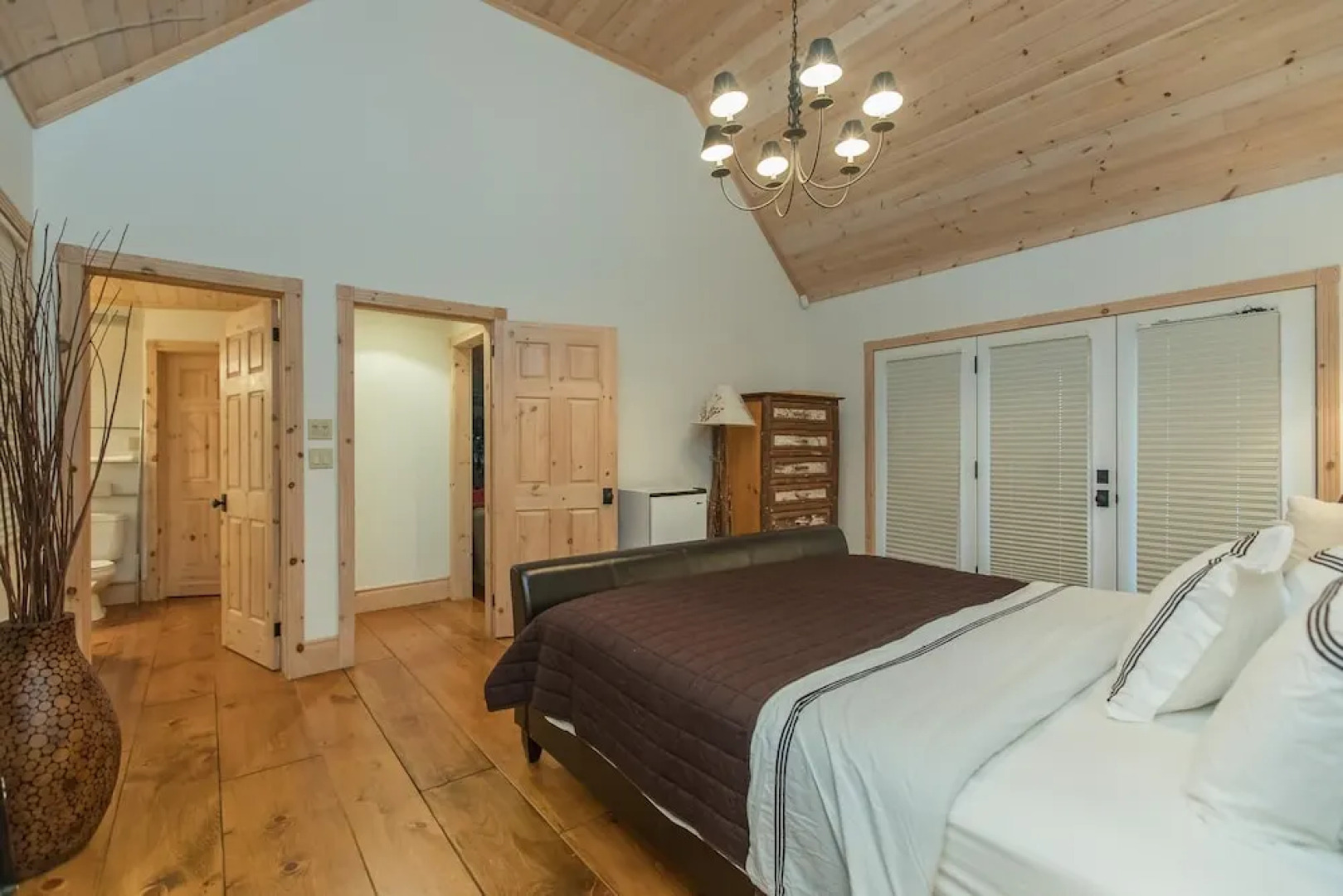 Fabulous Lake Muskoka Cottage & Boathouse~the perfect retreat!