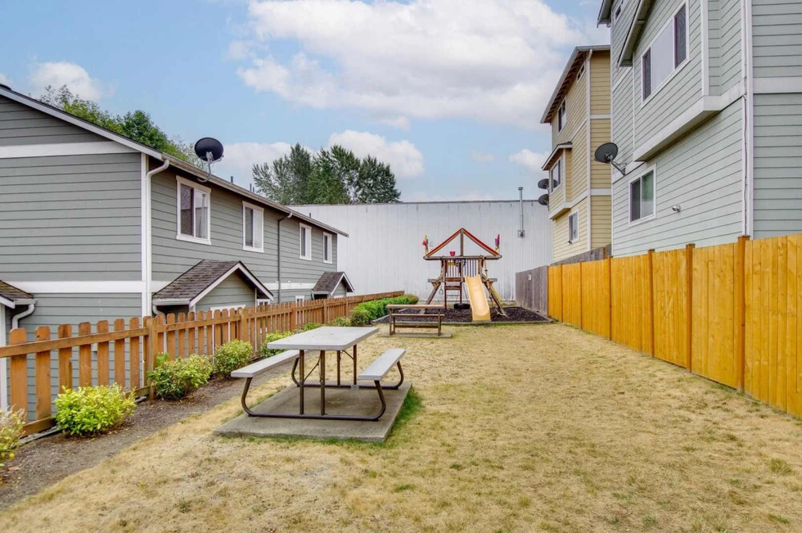 Wfh-friendly Townhome Rental Near Ferry in Everett