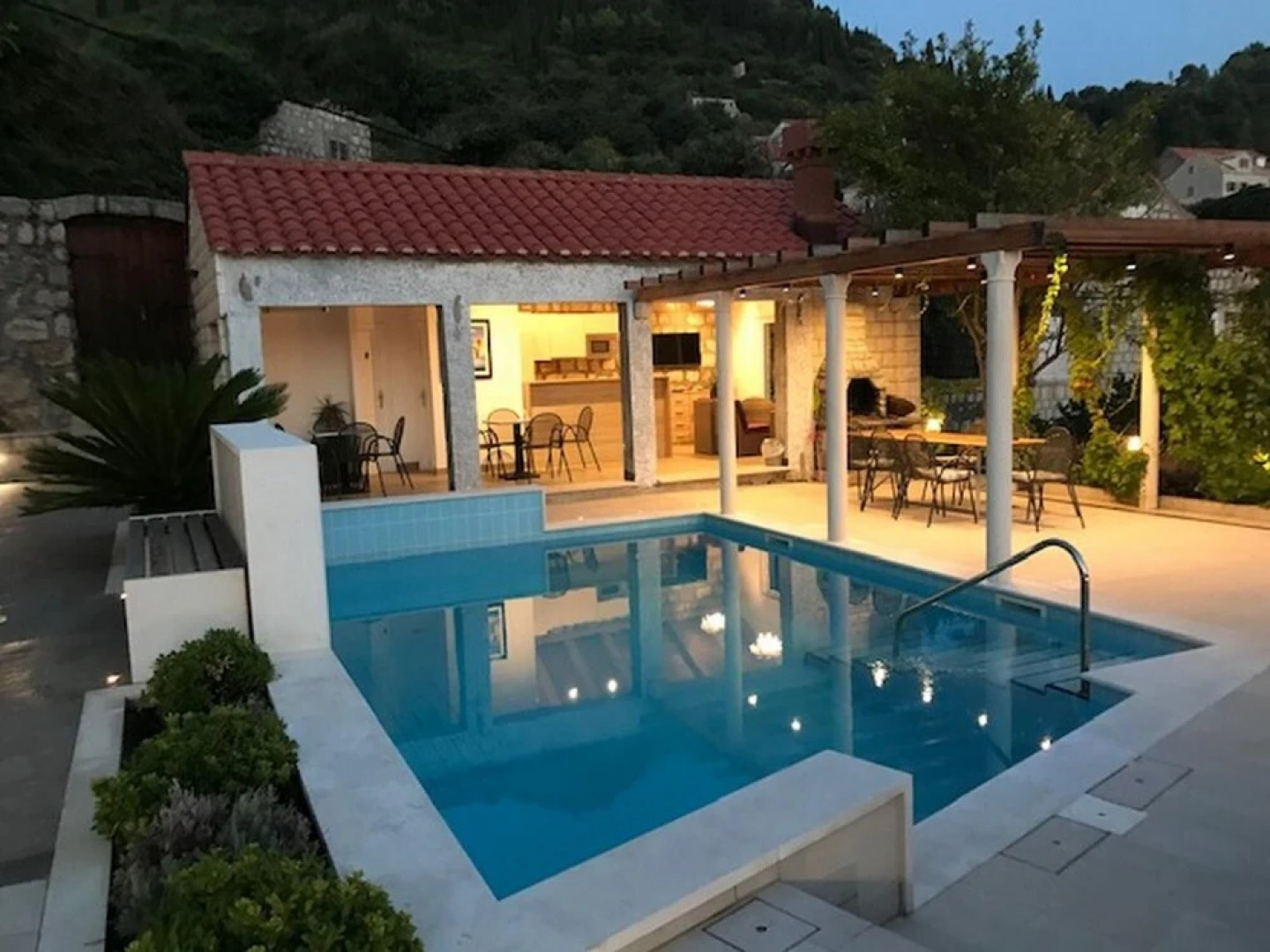 Villa Nisha - Six Bedroom Villa With Terrace and Swimming Pool ID Direct Booker 22773