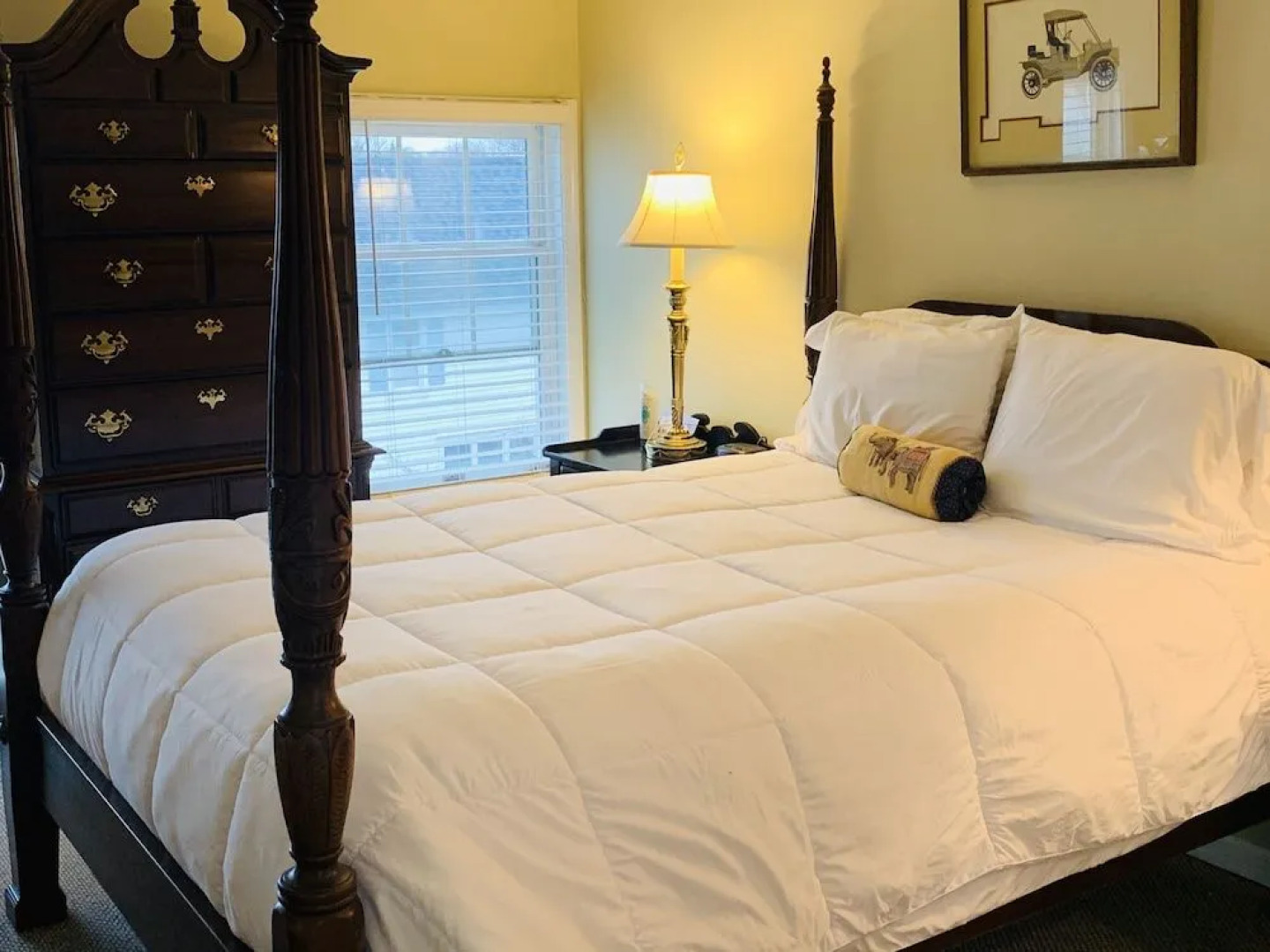 Tavern on the Bay Hotel & Marina