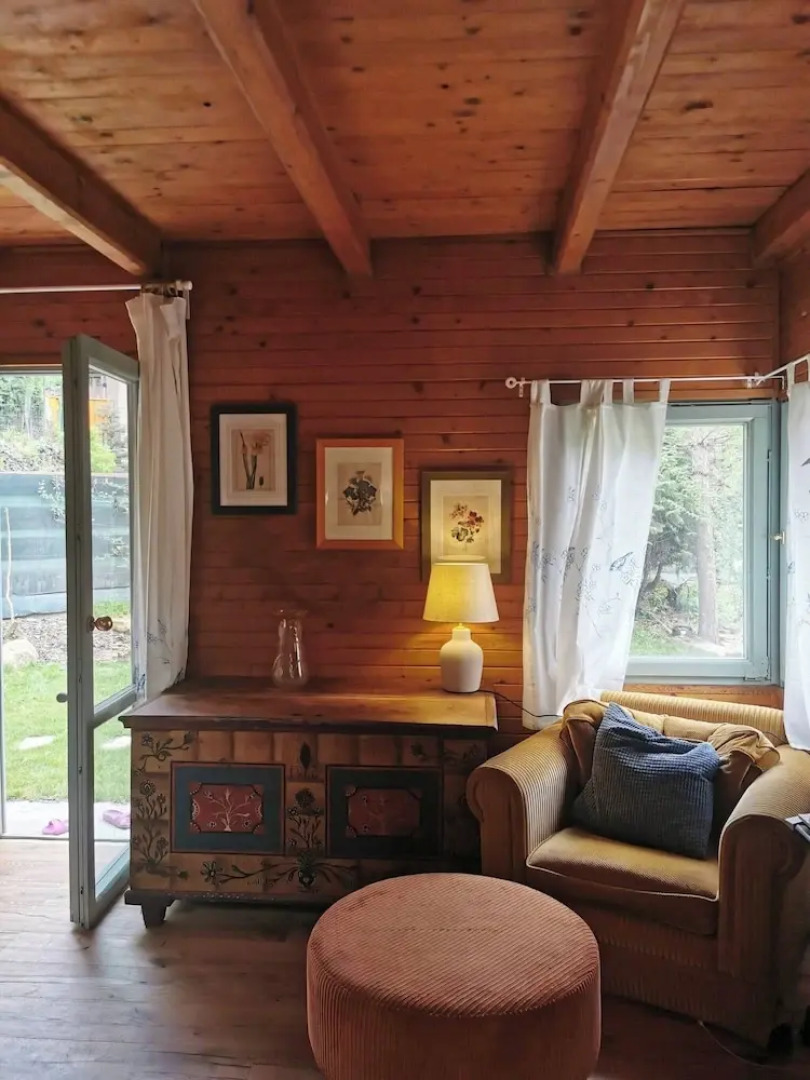 Sunny Wooden House on Creek, 30 Minutes Prague