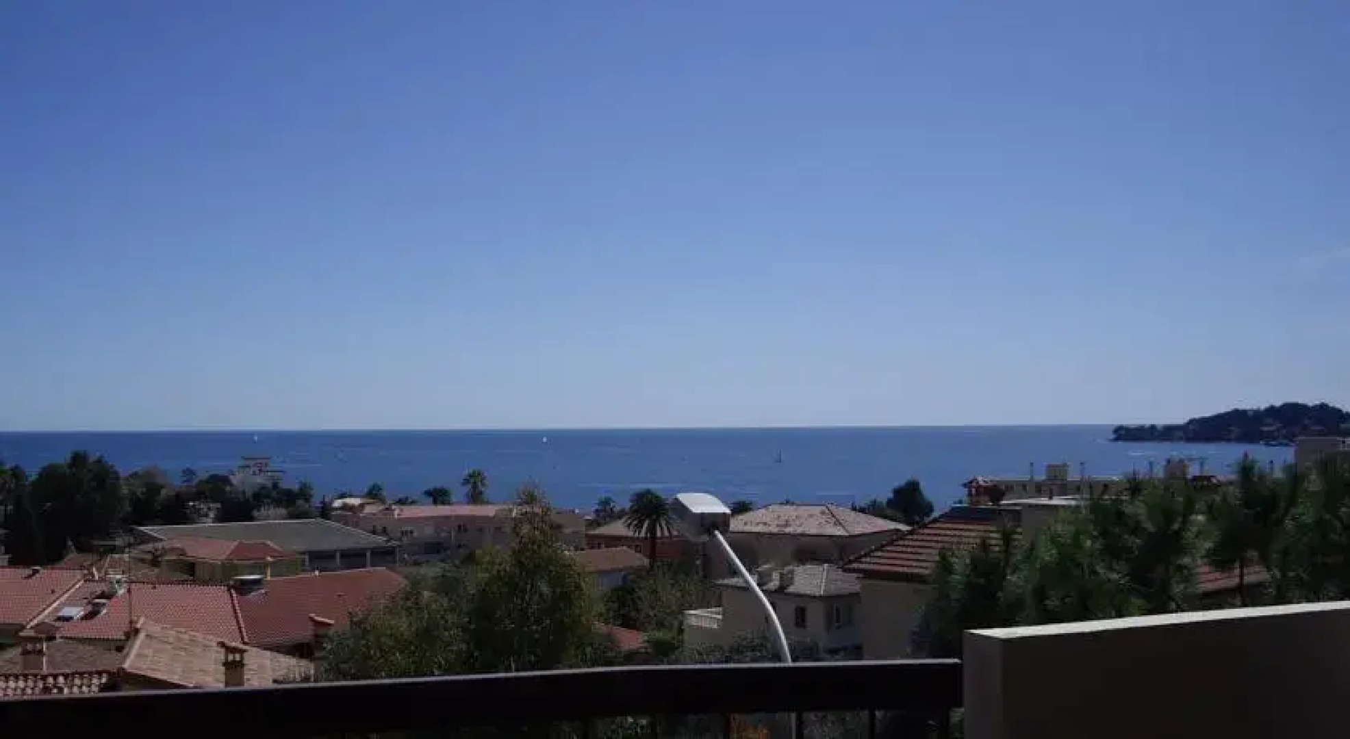 studio blue sea view