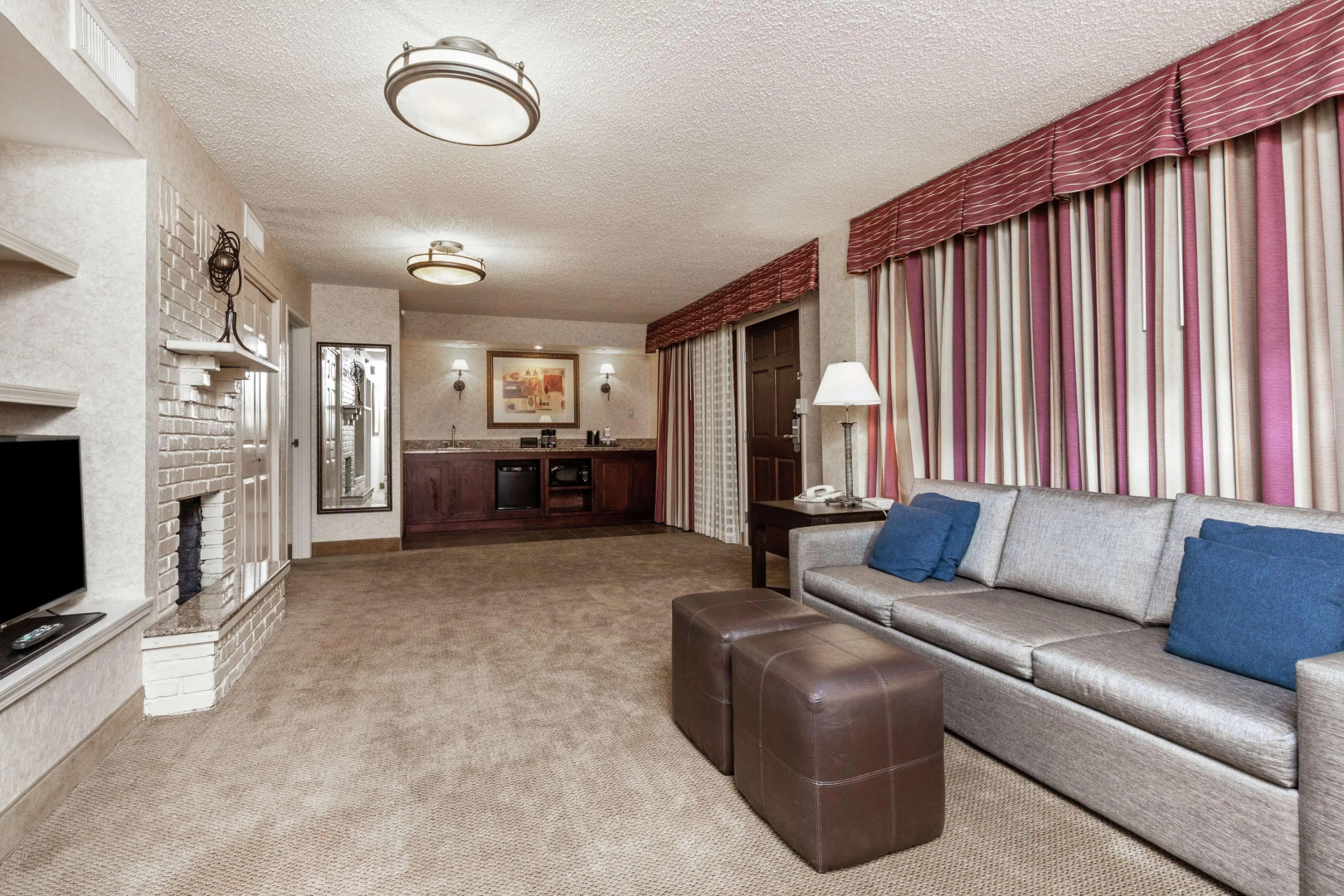 Embassy Suites Kansas City Plaza