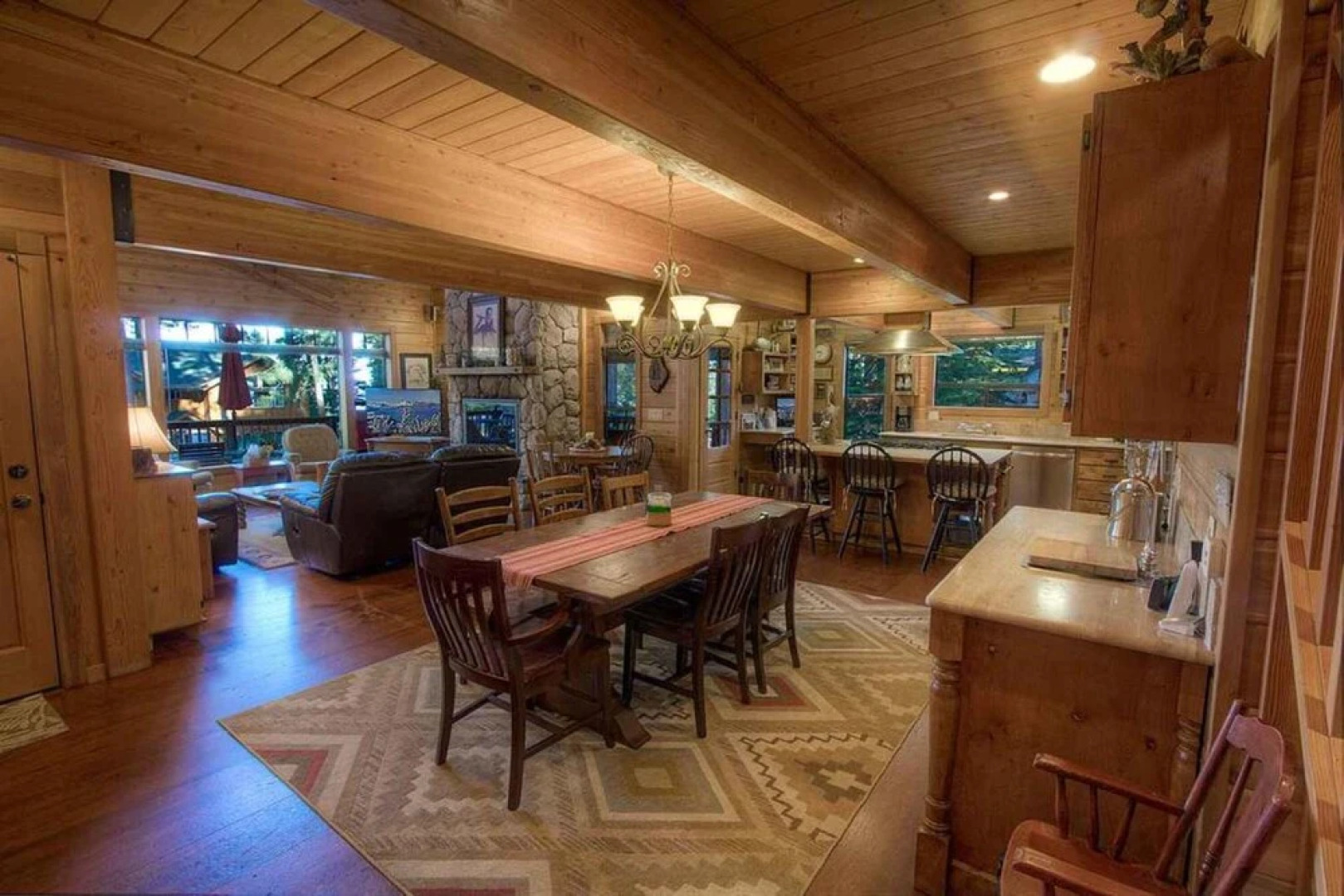 Smokey Joes by Lake Tahoe Accommodations