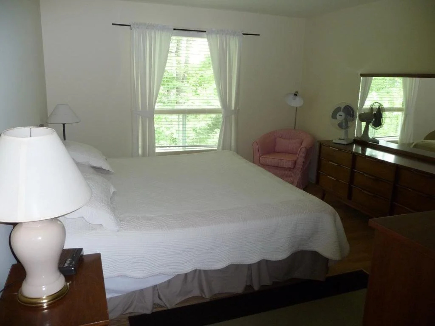 Birch Cliff Lodge on Baptiste Lake