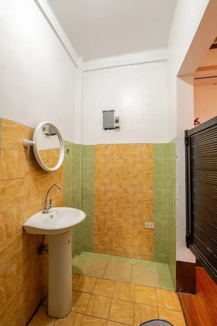 Ross Rose Budget Hotel