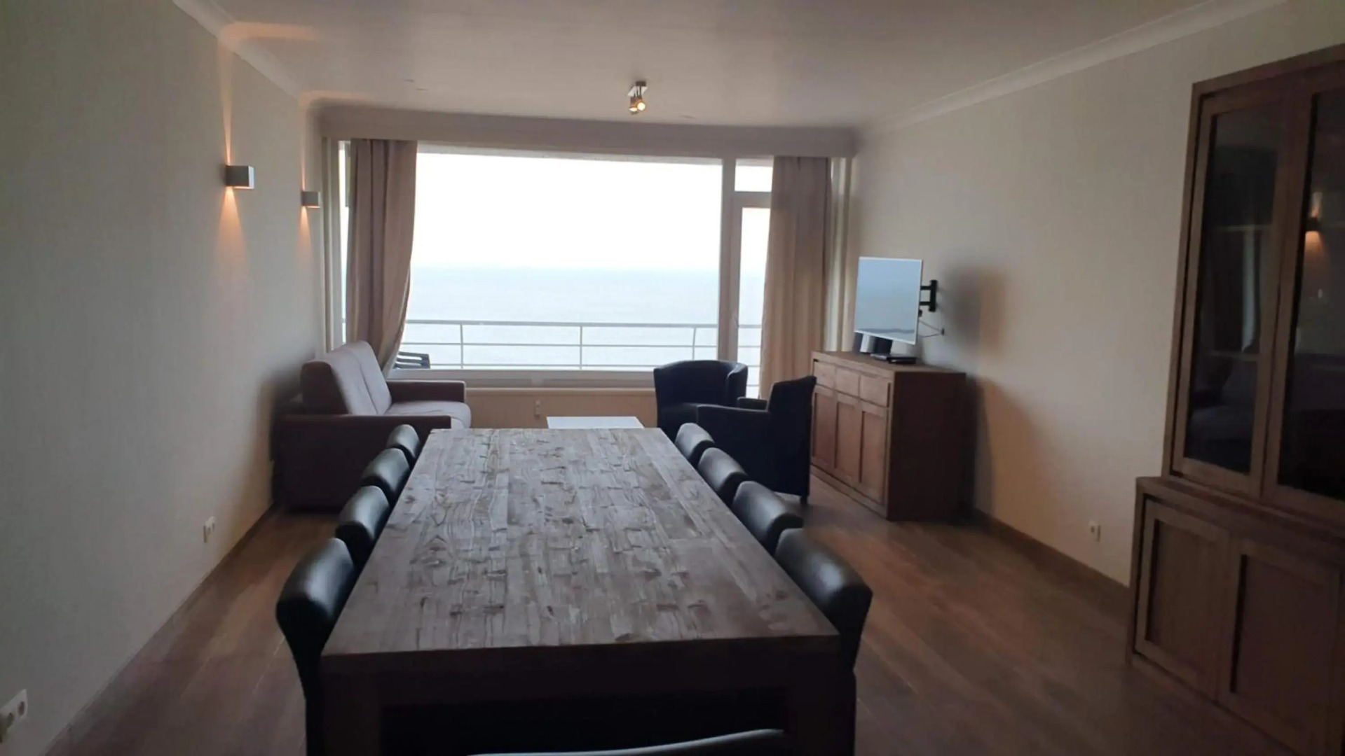 SEAVIEW very spacious apartment OOSTENDE - 10 p - Type Liège - superb seaview from the 7th floor - 2 bathrooms - beachfront