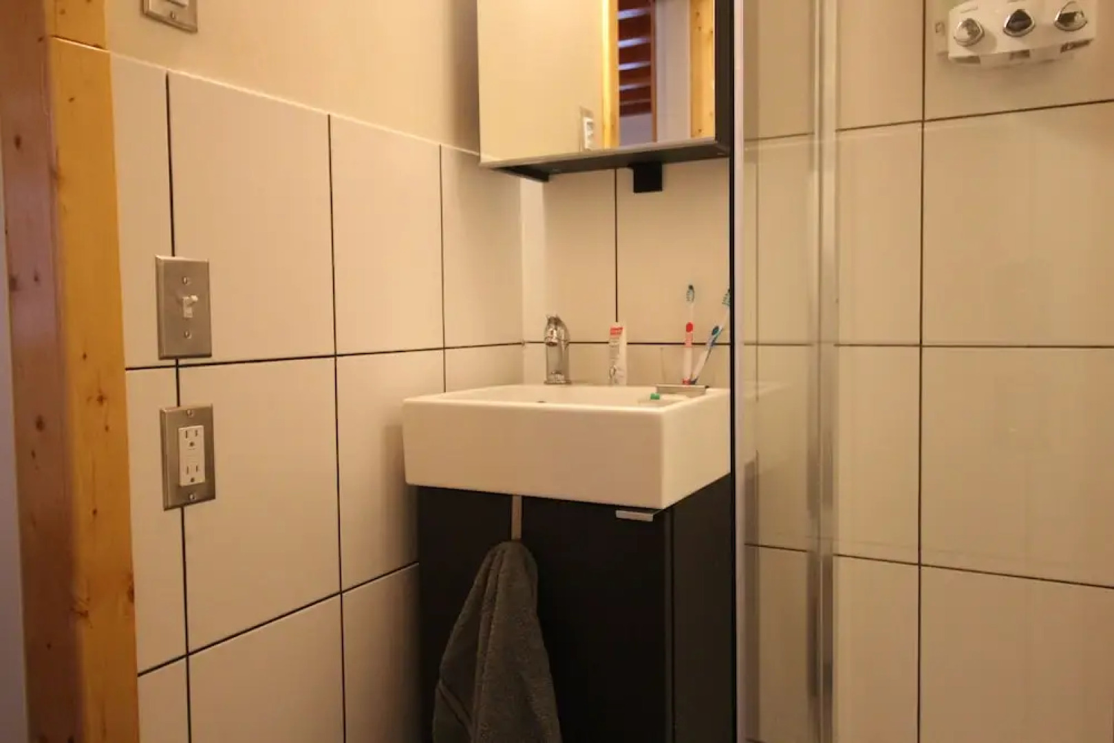 Red Cariboo Apartments