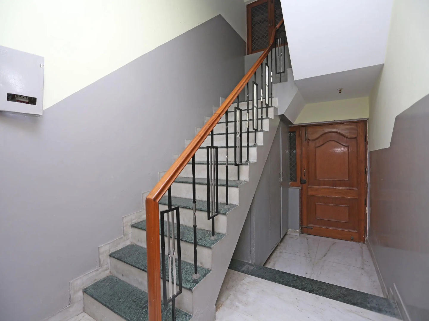 OYO Flagship 402 Hotel Noida Residency