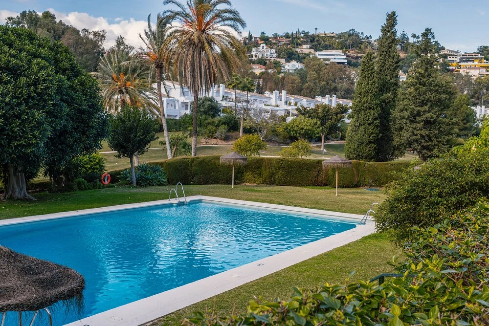 Amazing Apartament in Benahavis With Terrace and Pool. La Quinta Golf