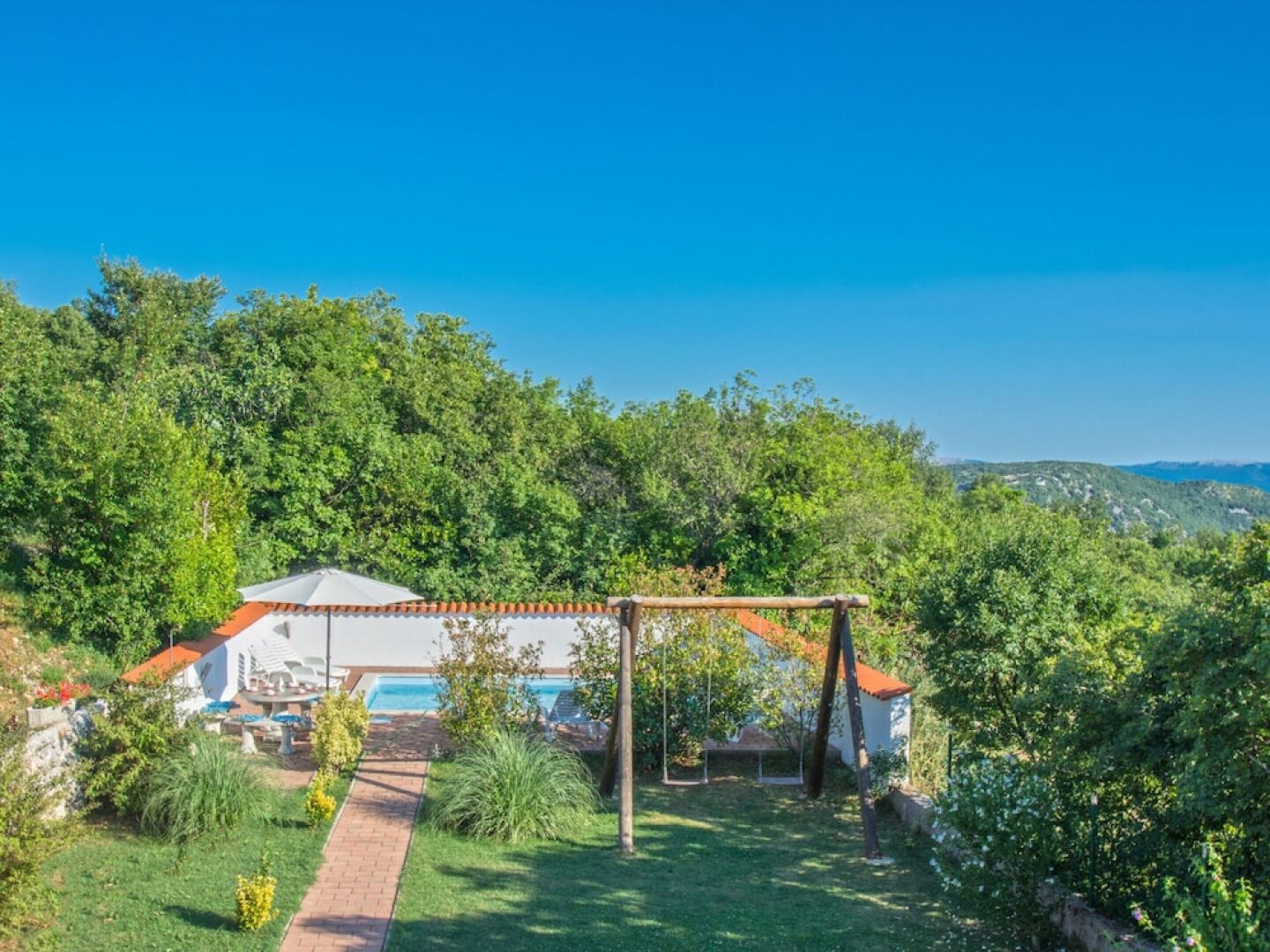 Adorable Holiday Home With Private Pool & Terrace With Barbecue