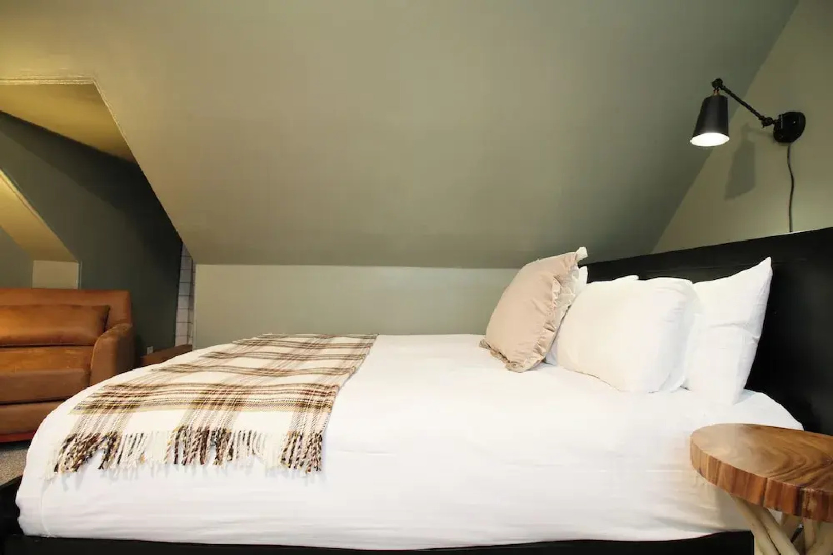 The Aurora Inn & Cottages