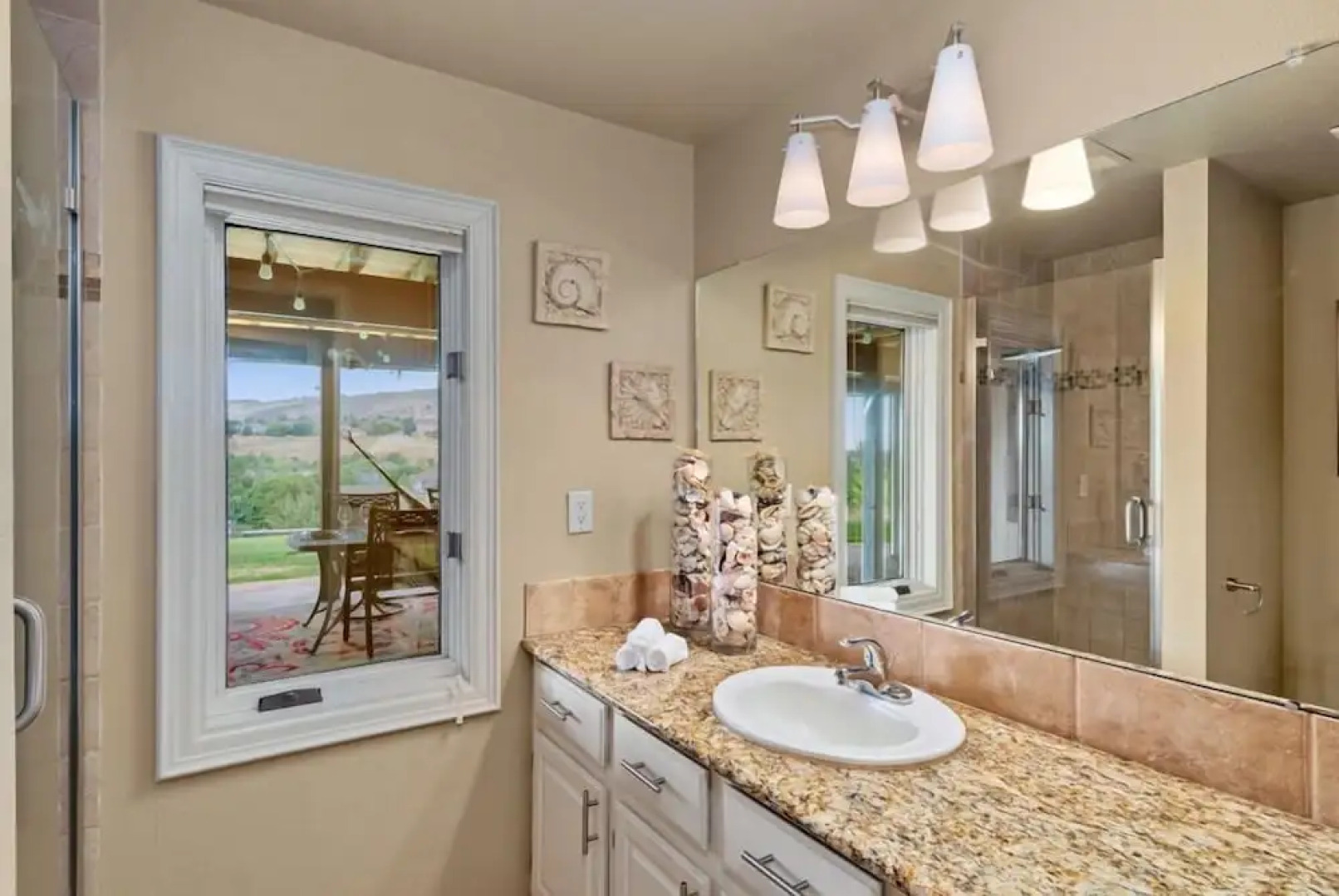 Outstanding Home, Incredible Views, Near Reservoir!