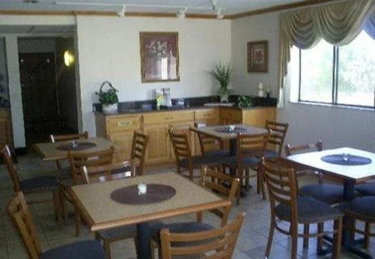 Quincy Inn and Suites