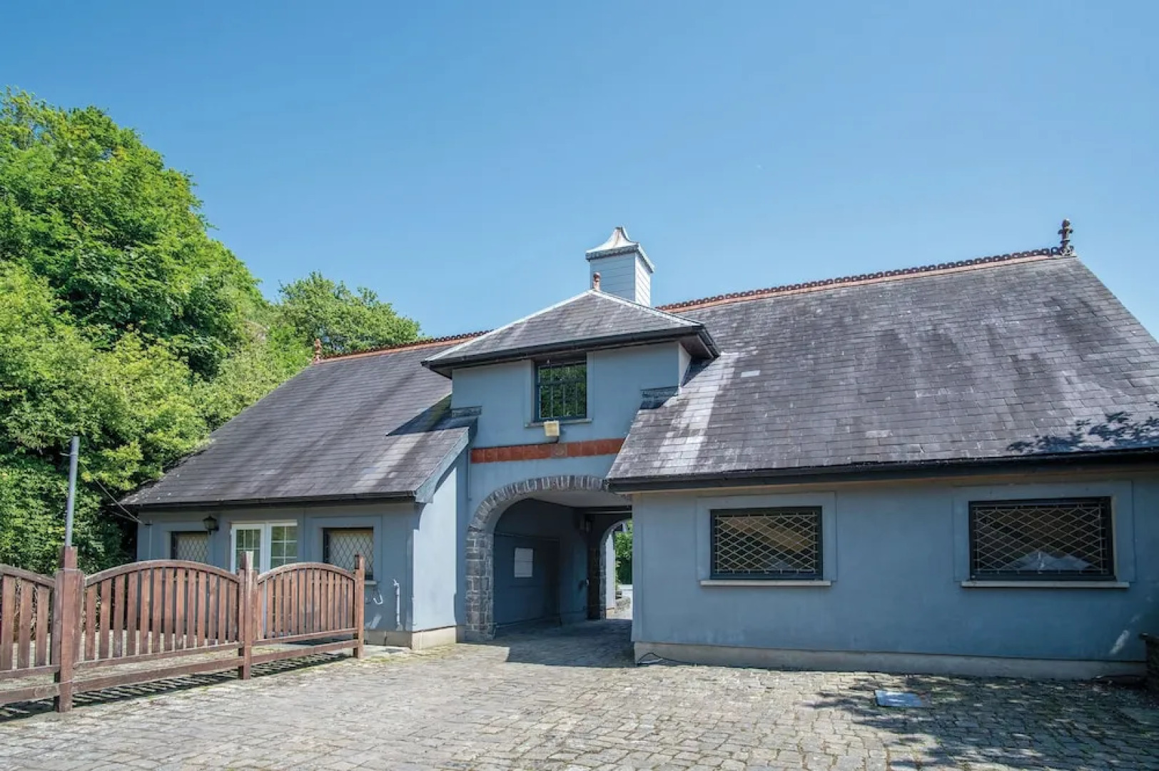 The Gatehouse - 2 Bedroom Apartment - Pendine