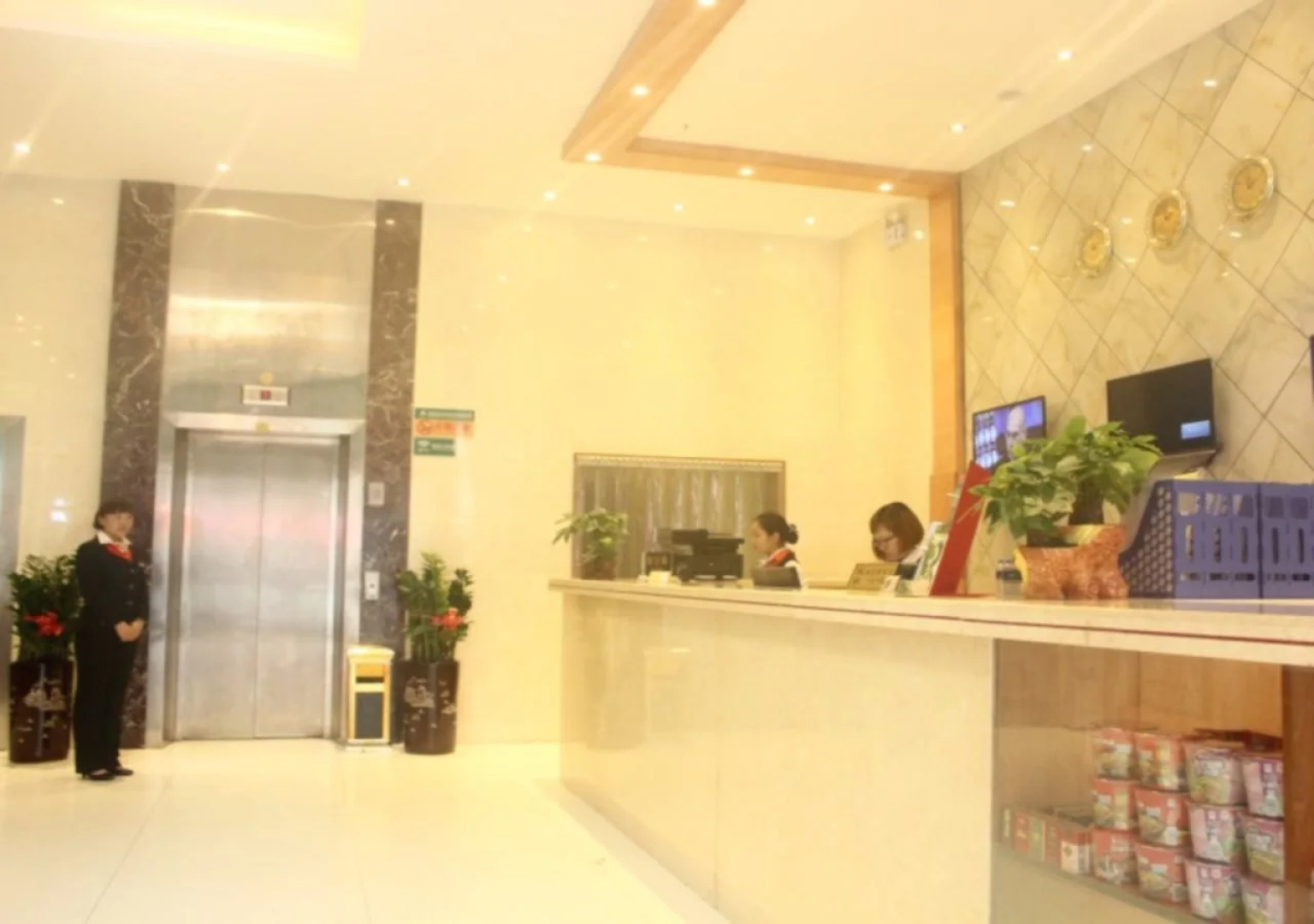 Greentree Inn Longhua Bus Station Shell Hotel