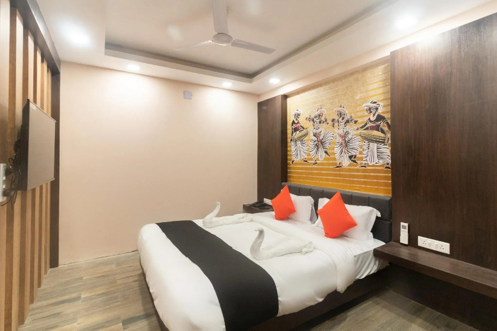 Capital O 64550 Hotel Kuber Inn