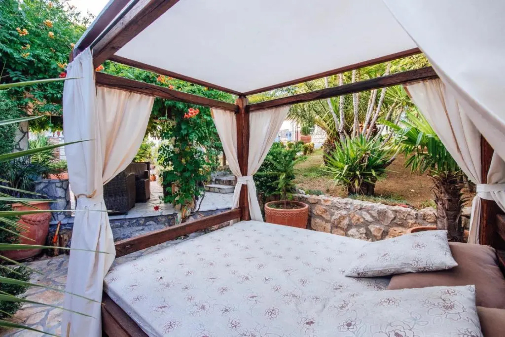 Poolicluded Holiday House Halic