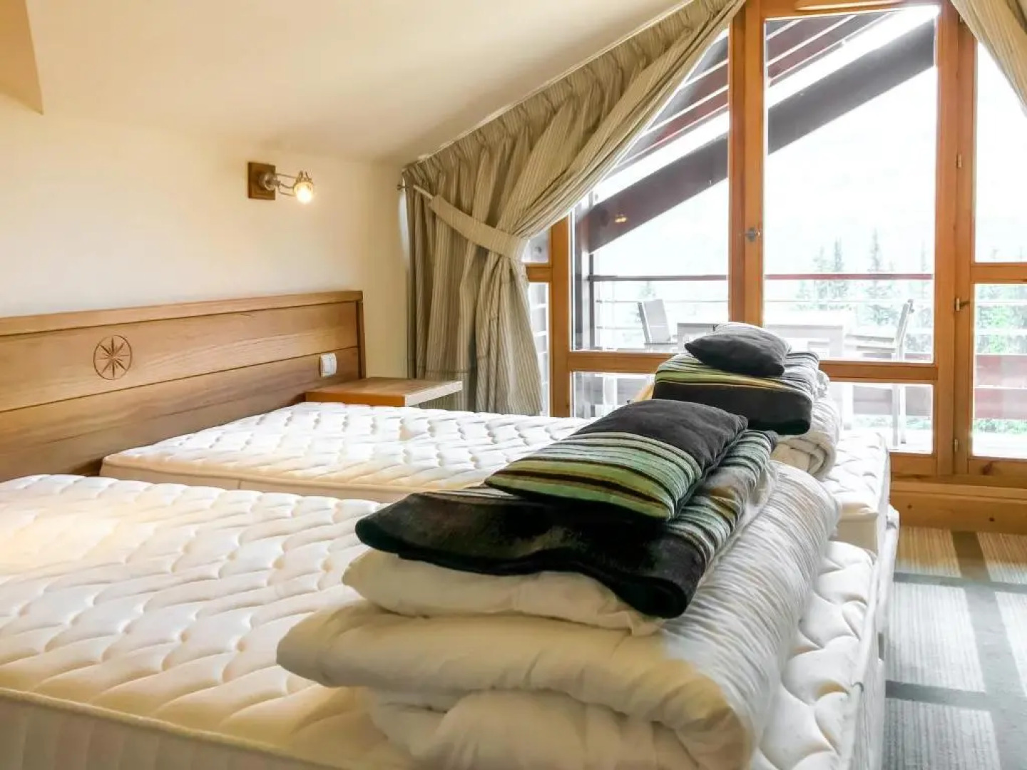 Private penthouse 2-bed Apartment, ski in and out in 5* Flaine Residence