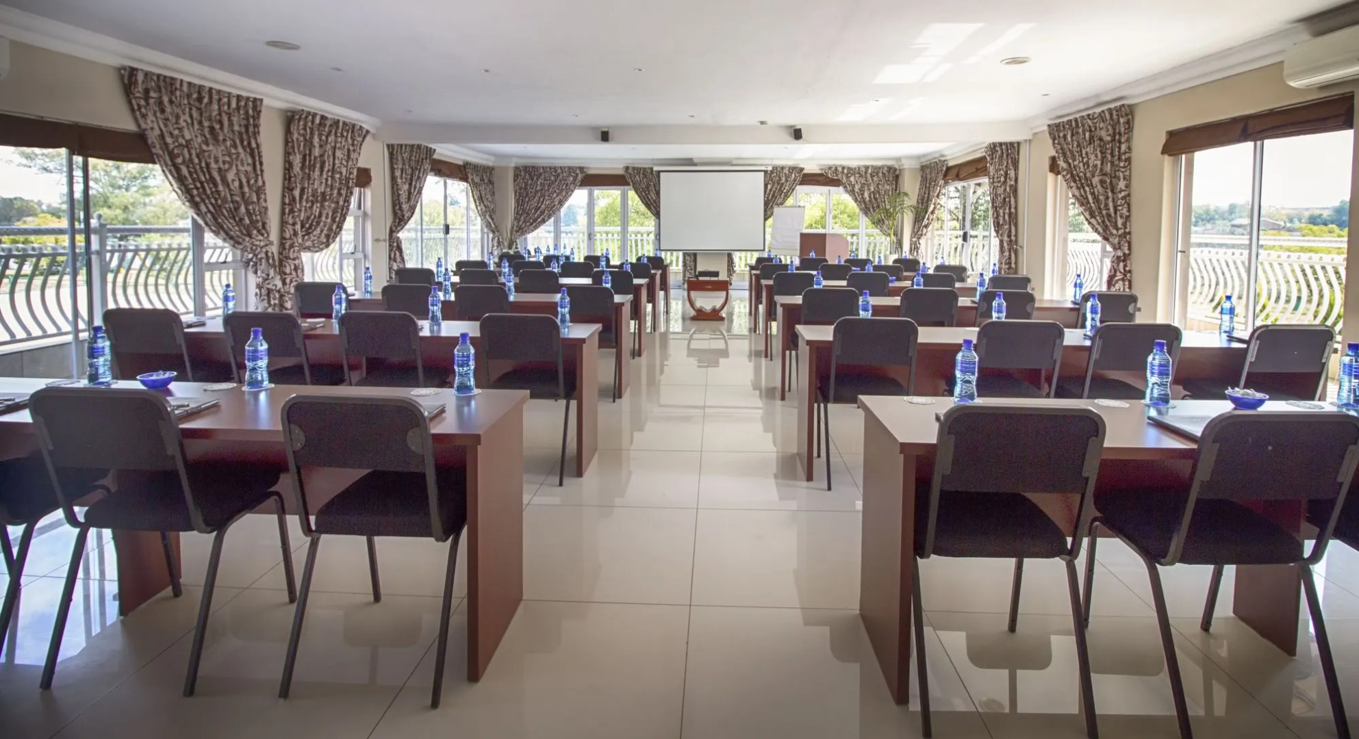 Lakeview Boutique Hotel & Conference Center