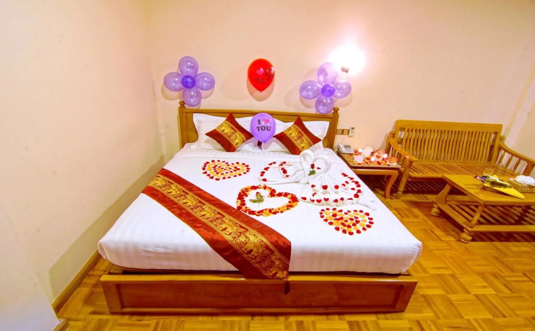 E-Outfitting Golden Country Hotel