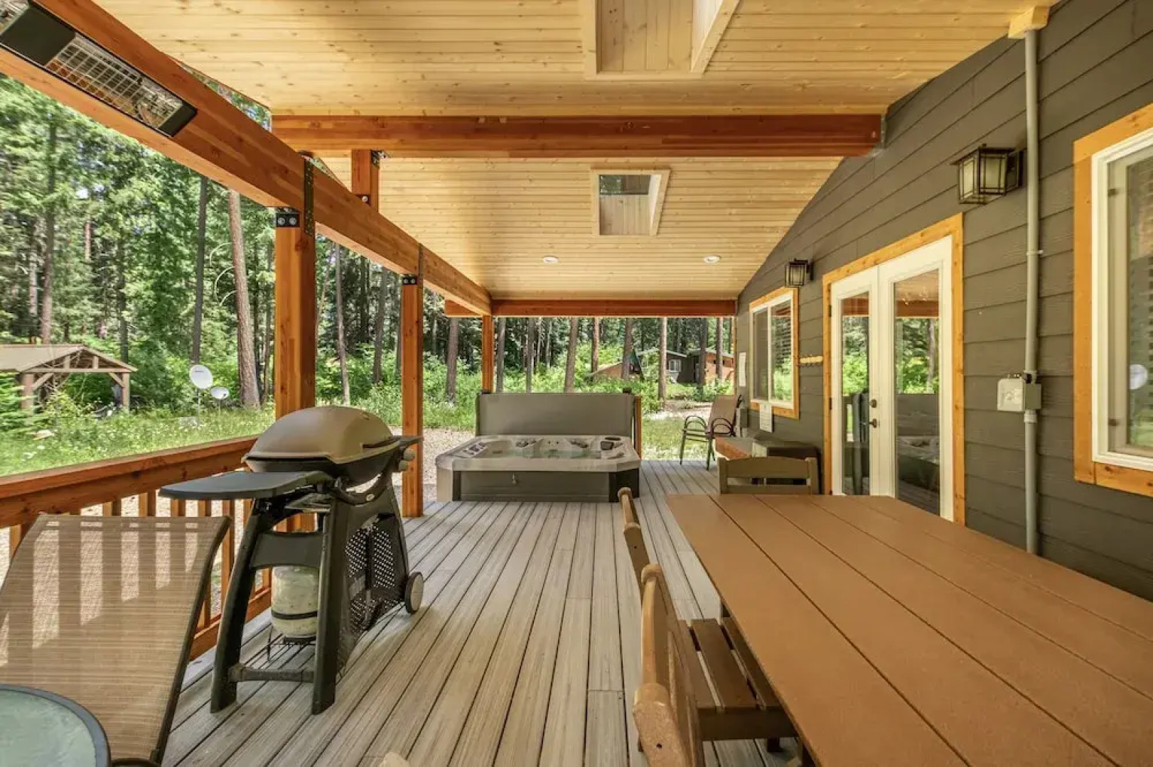 Compass Cabin 2 Bedroom Homeby NW Comfy Cabins by RedAwning