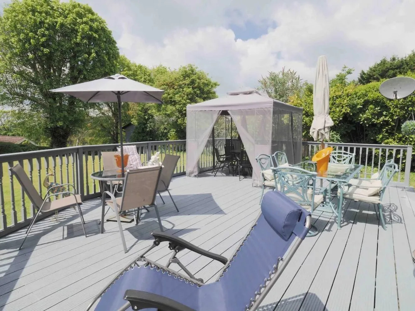 Inviting 7-bed House With sea Views in Hythe