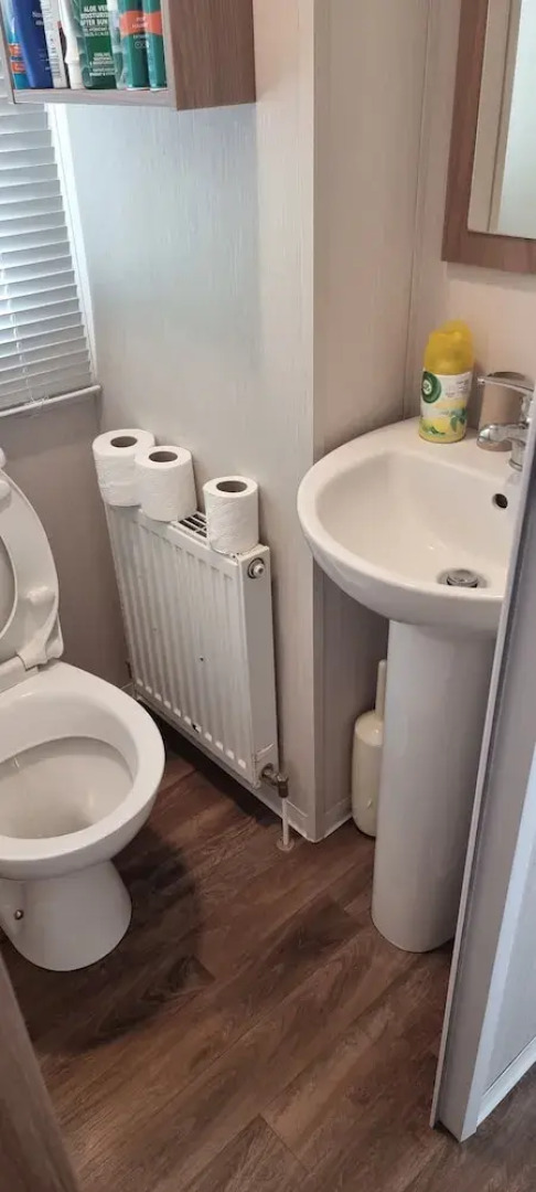 Lovely 8 Berth Direct Beach Access