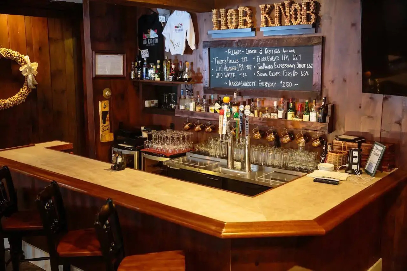 Hob Knob Inn, Bar & Lounge