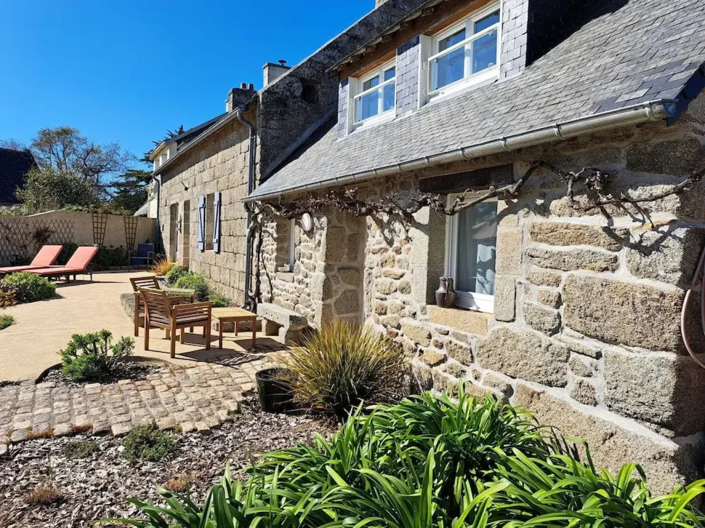 Stone House by Beach in Pont-aven