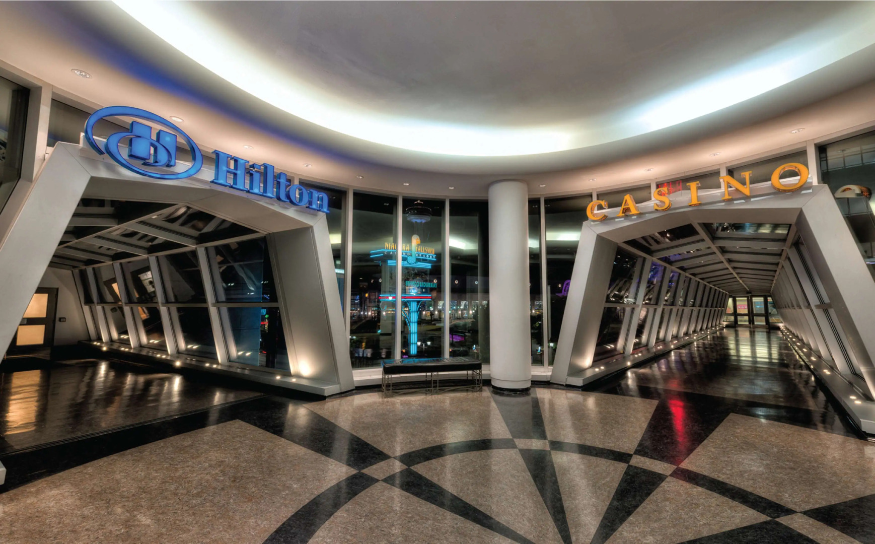 Hilton Niagara Falls/Fallsview Hotel & Suites