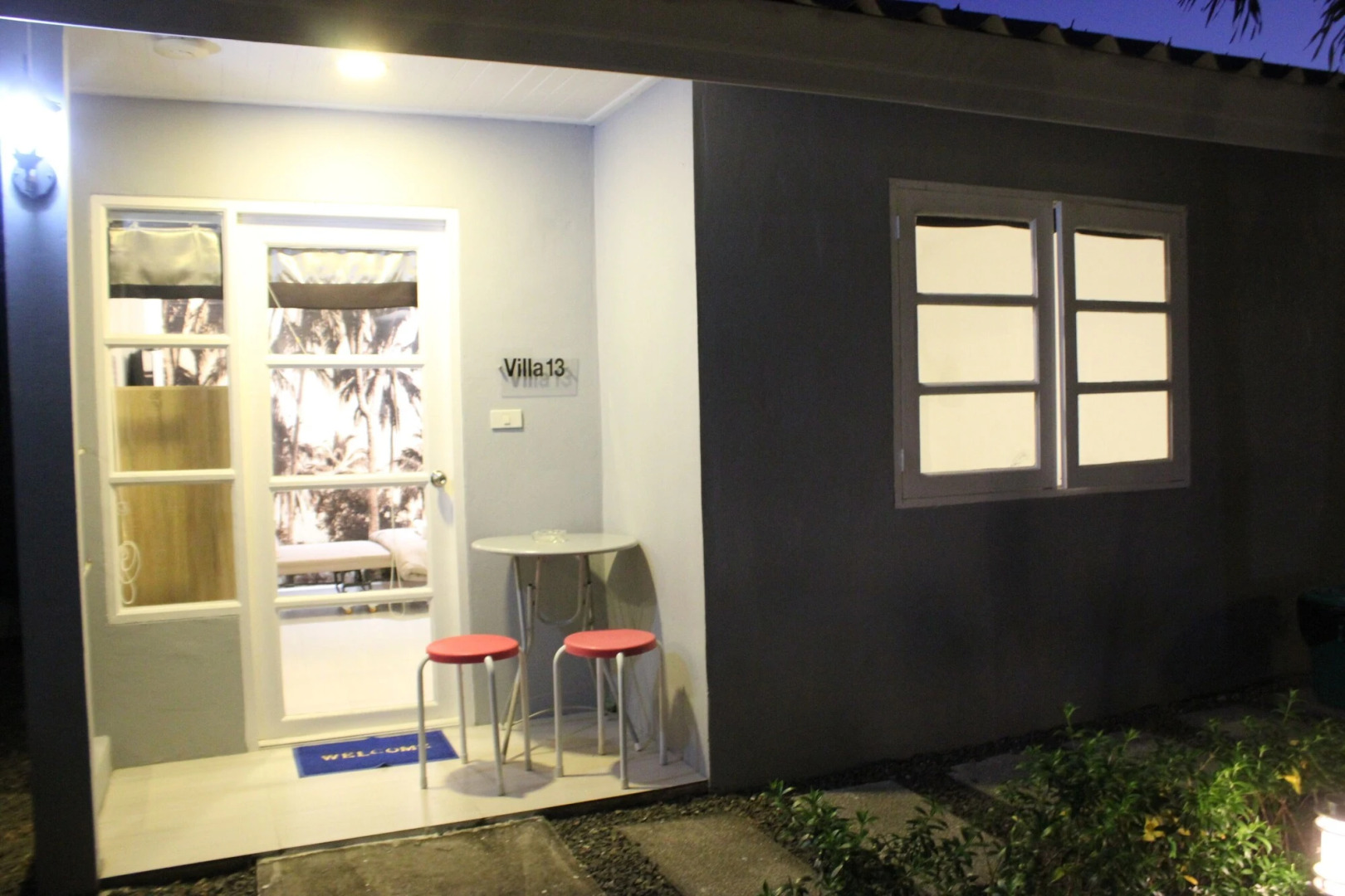 1715 House - White Rhino