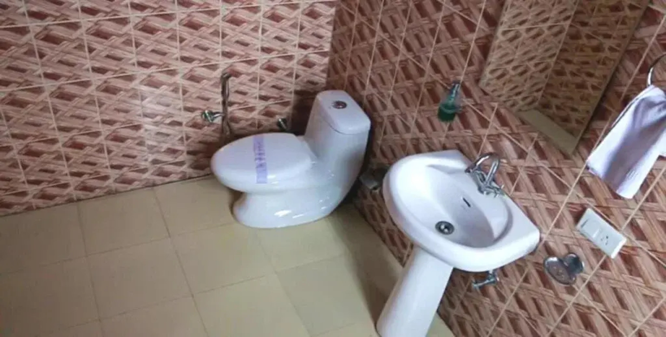 Aaa Hotel & Restaurant