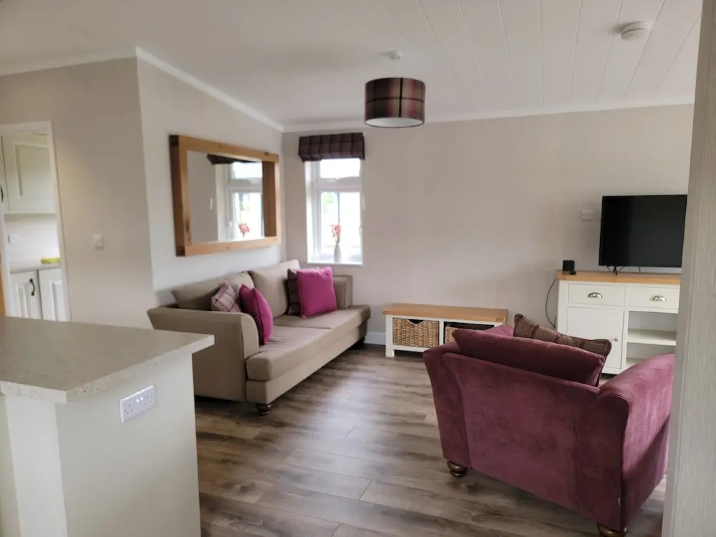 Luxury 2-bed Lodge in Routh, Sleeps 4 With Hot Tub