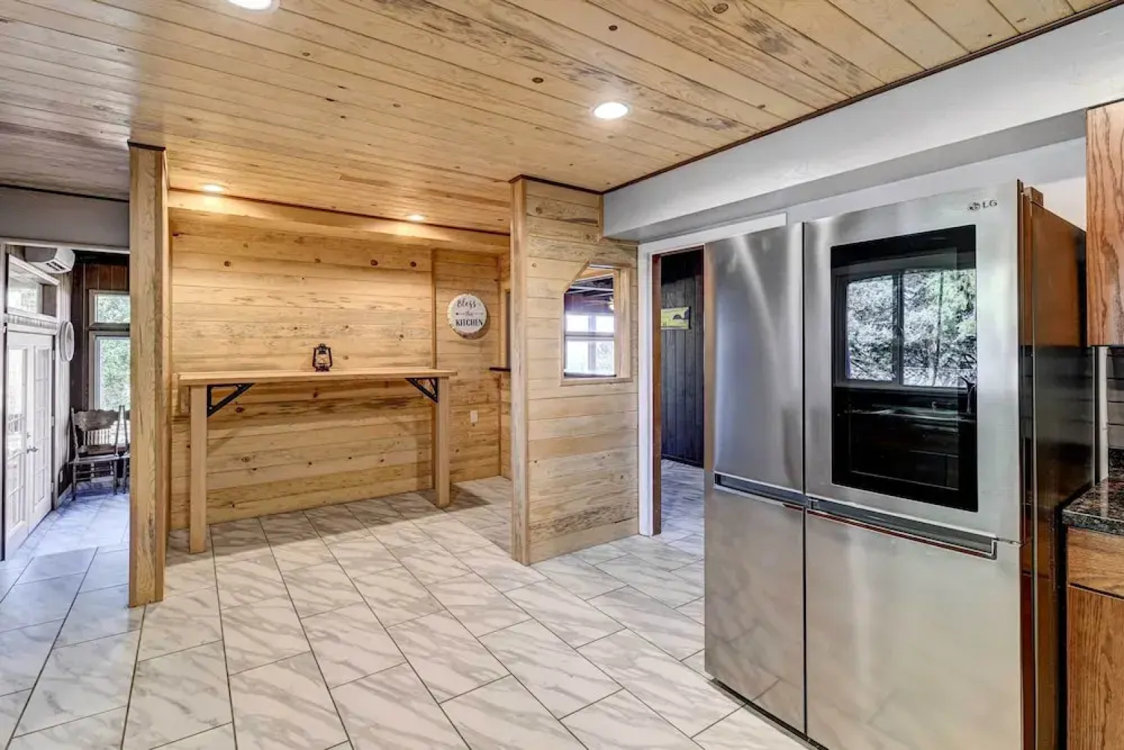 Pet-friendly Grants Pass Home w/ Hot Tub!