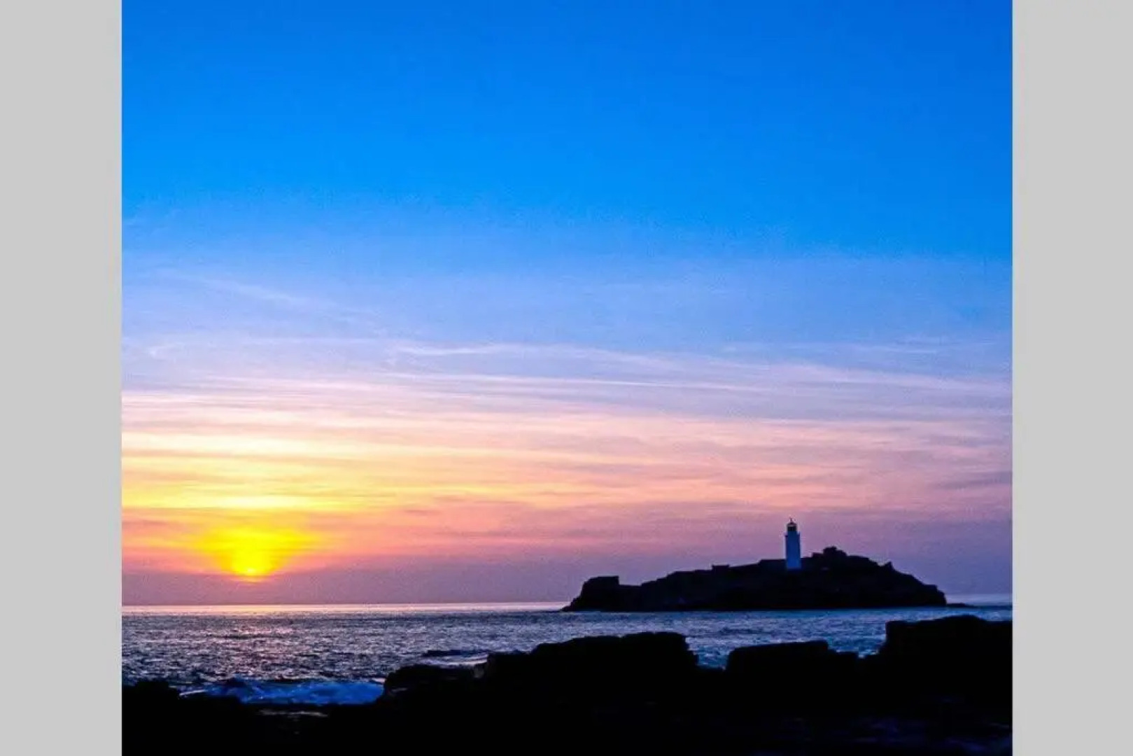 Cosy, Quiet bungalow, one minute from the beach.