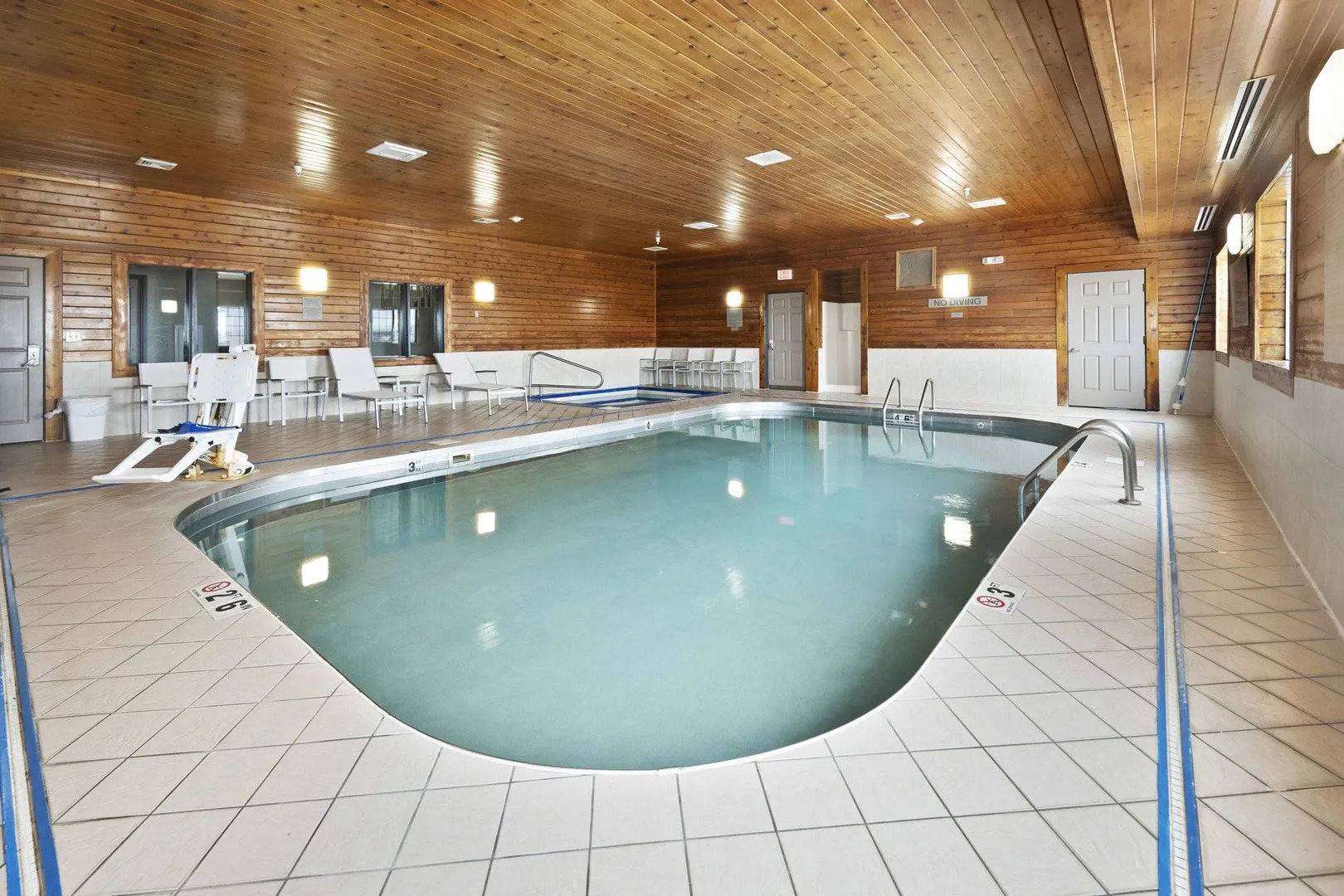 Country Inn & Suites by Radisson, Watertown, SD