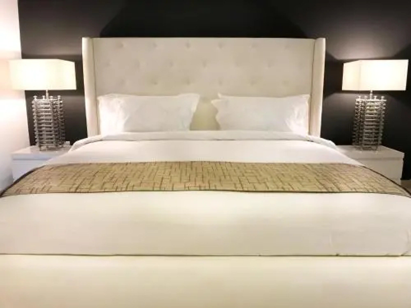 Only 350 yards from Eagle beach! Breakfast included!